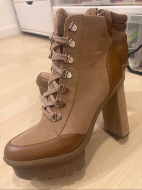 Jessica Simpson Tan Lace-Up Chunky Heel Platform Booties